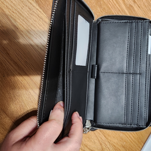 Steve Madden Black Wristlet Wallet - Picture 6 of 7